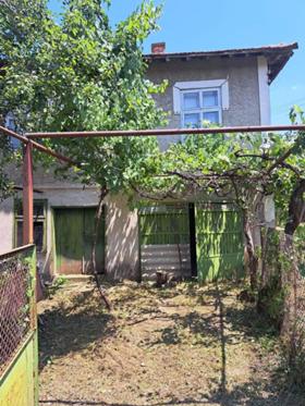 Продажба на имоти в с. Горна Козница, област Кюстендил - изображение 2 