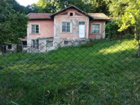 Продажба на имоти в с. Расник, област Перник - изображение 1 