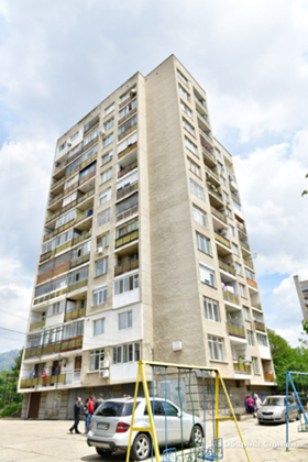 Продажба на едностайни апартаменти в град Сливен - изображение 1 